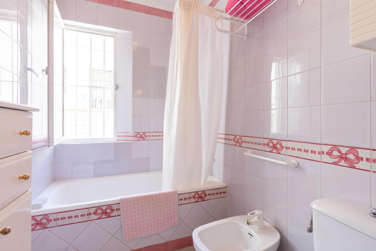 Holiday Apartment, 2 Pax, Historical Center Севилья Экстерьер фото